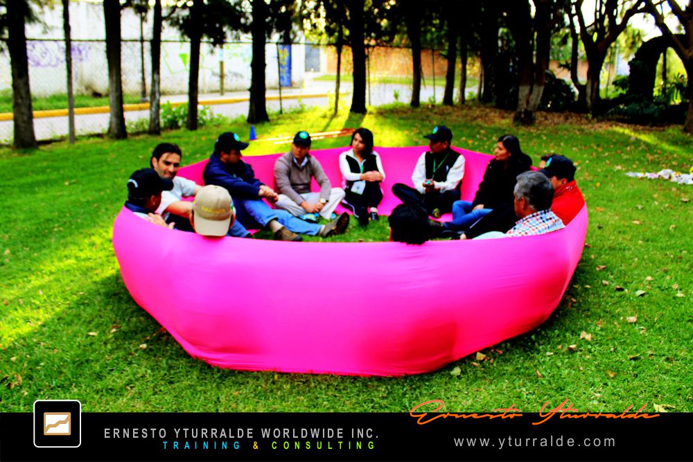 Team Building Quito enfocado en cooperación mediante dinámicas de cuerdas