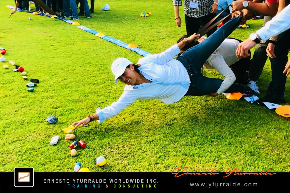 Experiencias de Team Building en Quito con talleres de cuerdas guiados