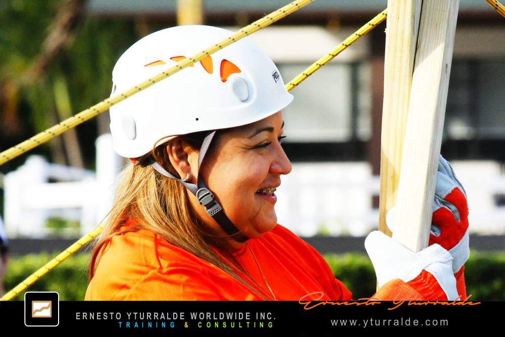 Team Building en Quito con dinámicas de cuerdas orientadas al desempeño
